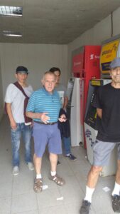 Los chicos de la casa de Reposo realizan actividades cotidianas 