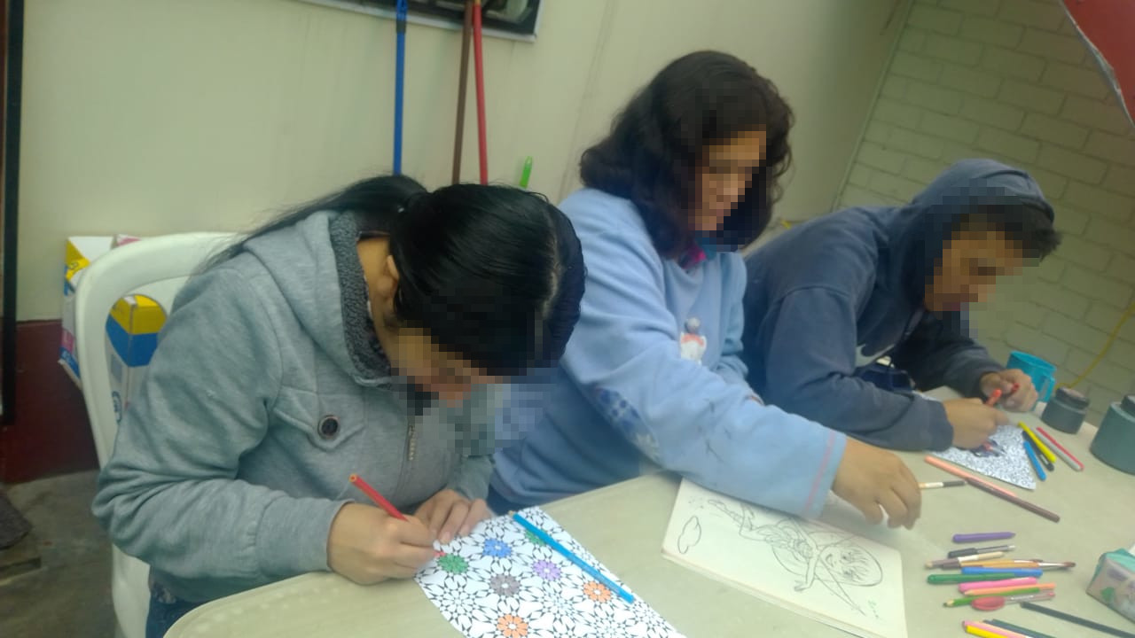 Los chicos de la casa de Reposo pusieron todo su talento pintando, pintado, dibujado