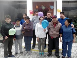 fiesta donde se realizan terapias y activiades donde se incentiva la participación de las personas