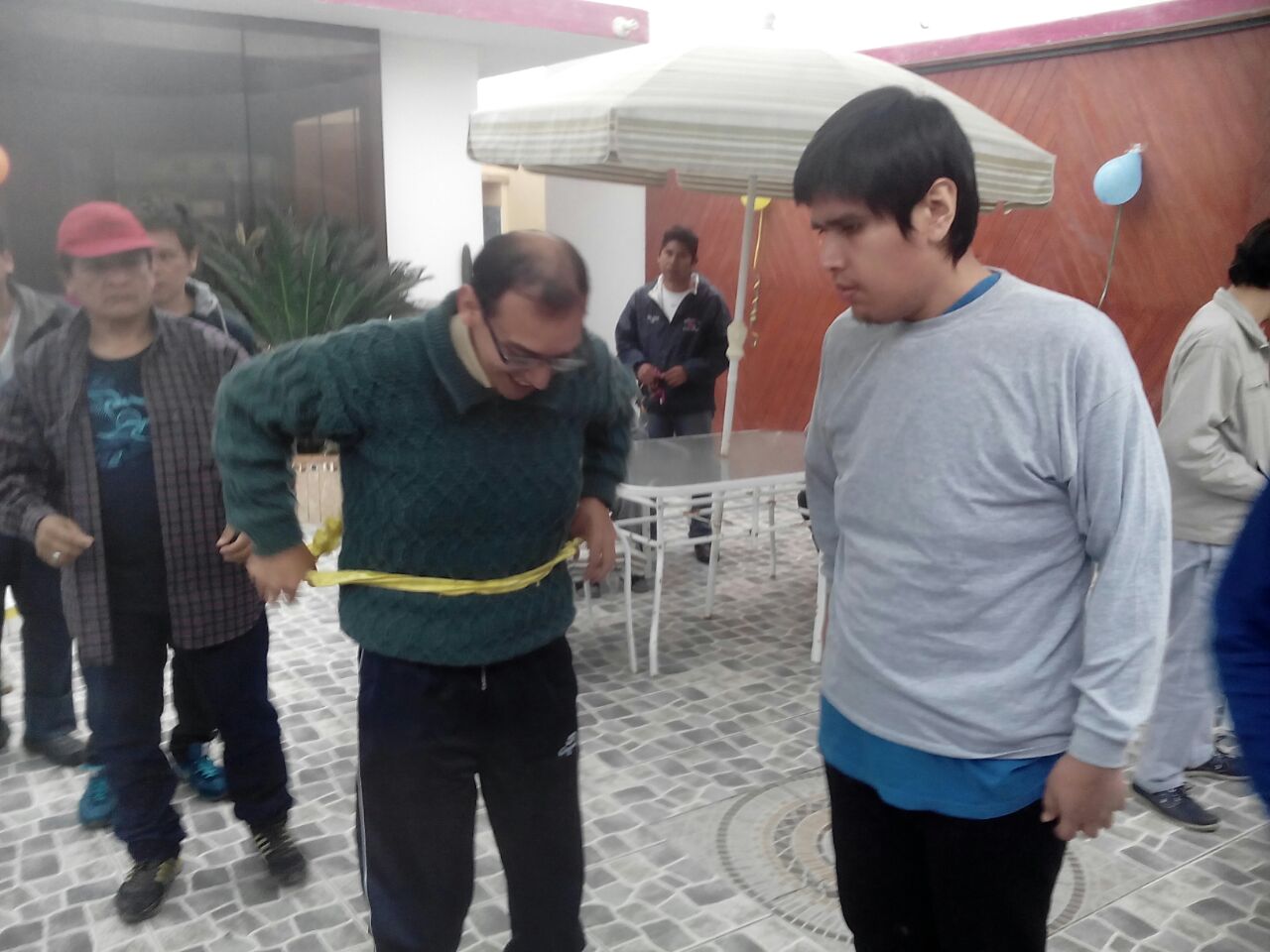 fiesta donde se realizan terapias y activiades donde se incentiva la participación de las personas