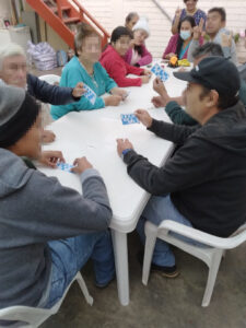 compartiendo un juego de Bingo